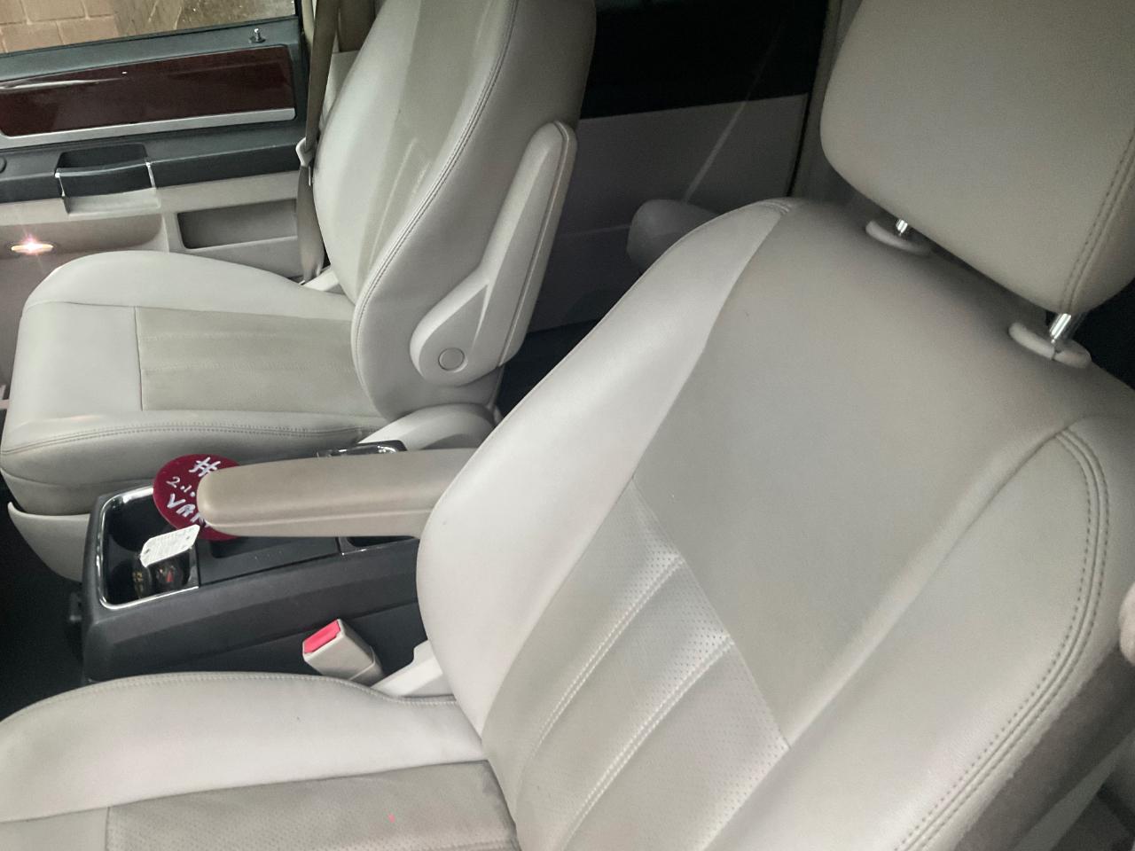 Chrysler Town & Country 4dr Wgn Touring Plus 2010