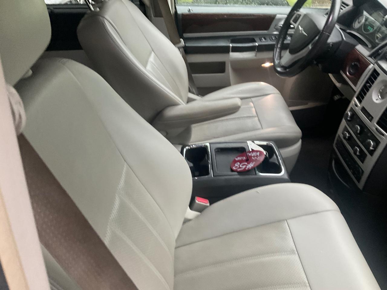 Chrysler Town & Country 4dr Wgn Touring Plus 2010