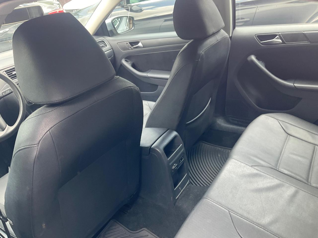 Volkswagen Jetta Sedan 4dr Auto SE 2011