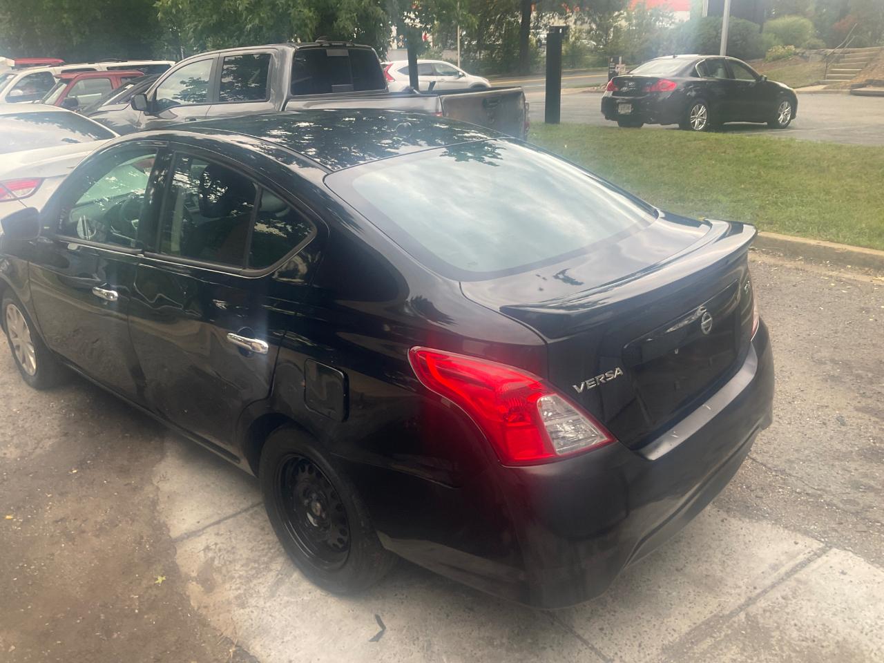 Nissan Versa Sedan SV CVT 2019