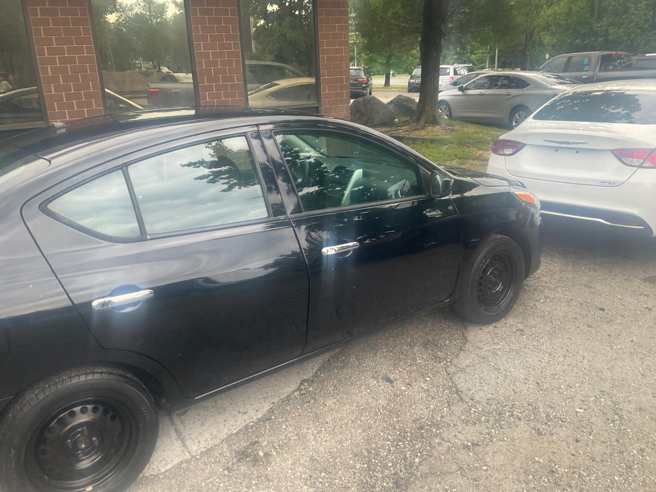 Nissan Versa Sedan SV CVT 2019