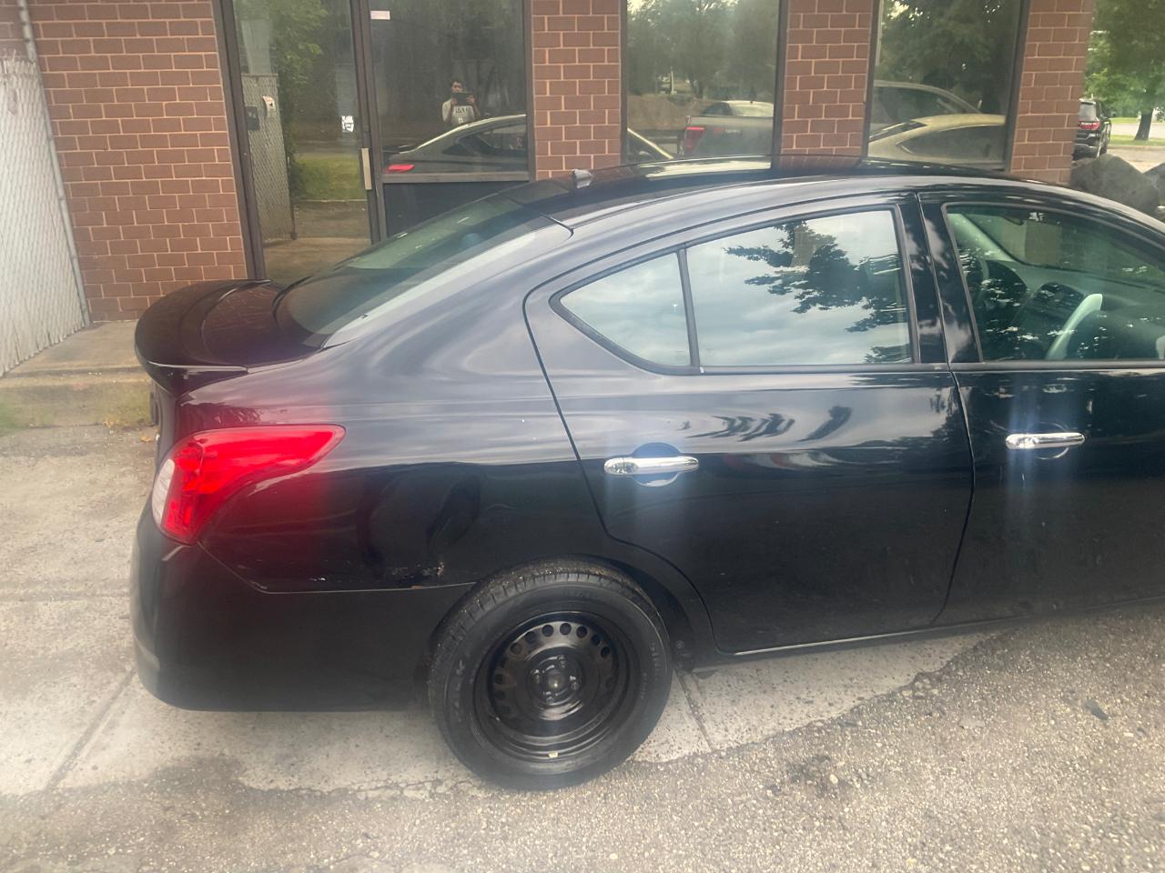 Nissan Versa Sedan SV CVT 2019