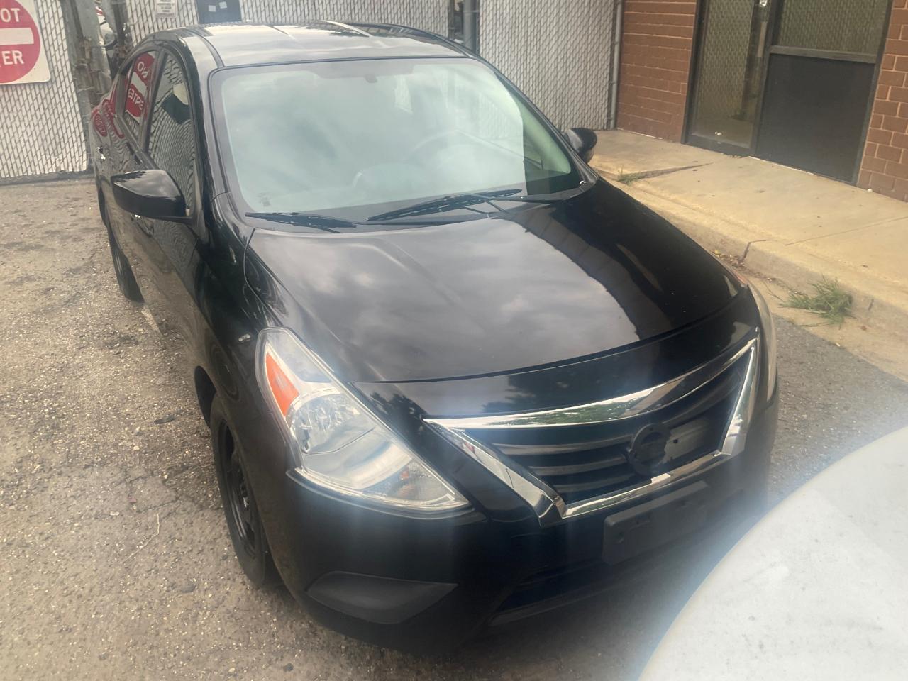 Nissan Versa Sedan SV CVT 2019