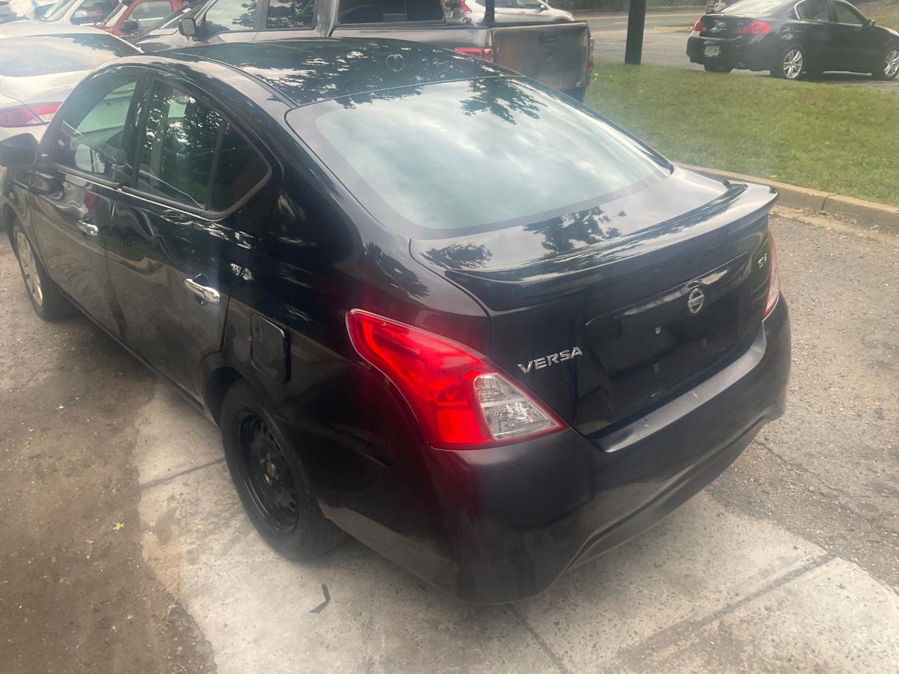 Nissan Versa Sedan SV CVT 2019