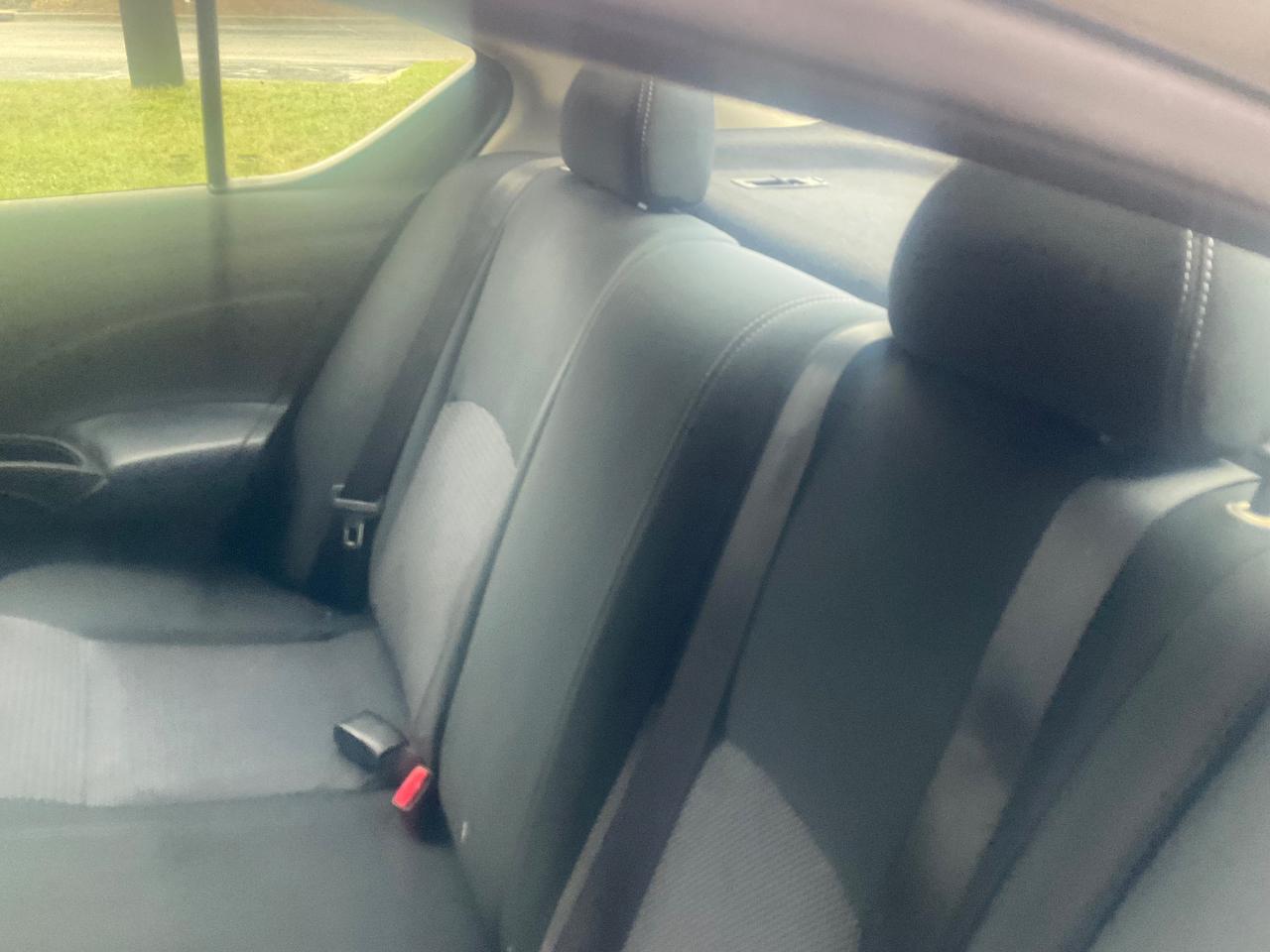 Nissan Versa Sedan SV CVT 2019