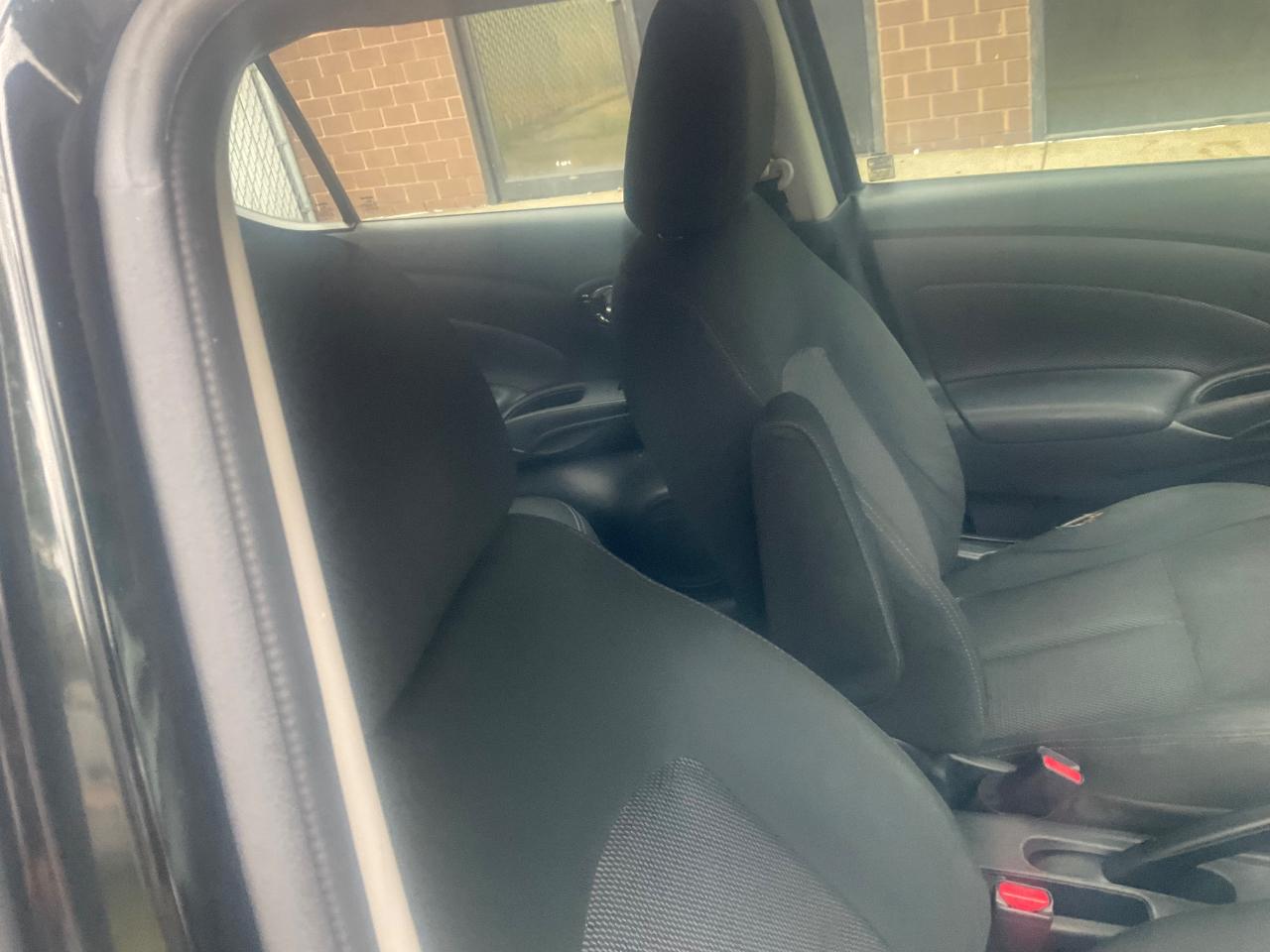 Nissan Versa Sedan SV CVT 2019