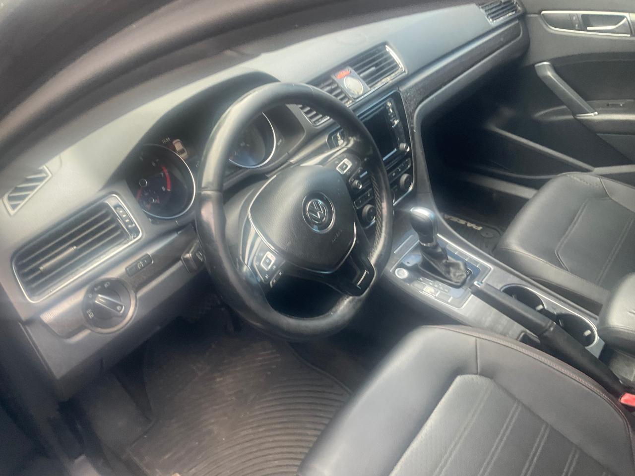 Volkswagen Passat 1.8T SE w/Technology Auto 2017