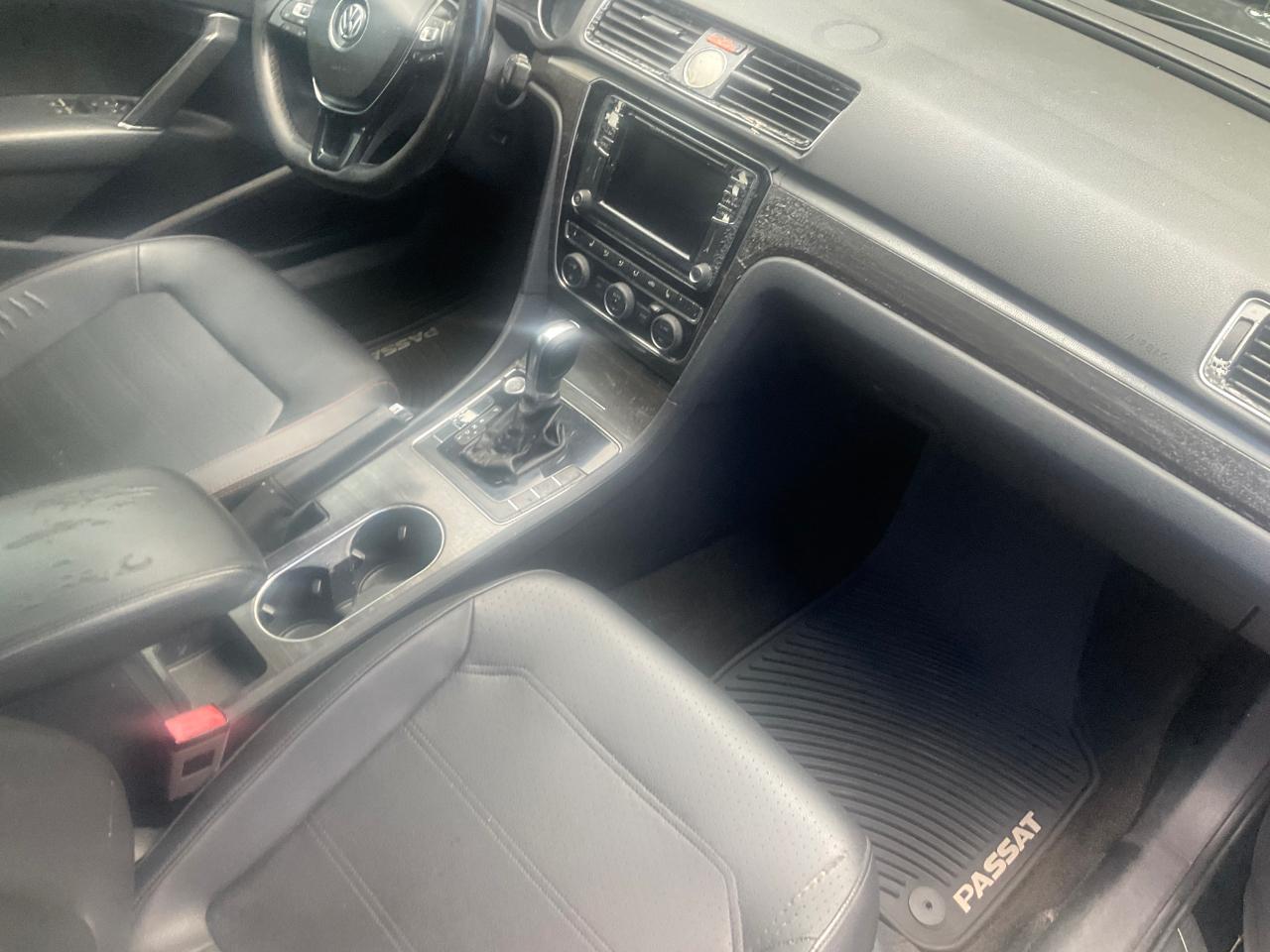 Volkswagen Passat 1.8T SE w/Technology Auto 2017