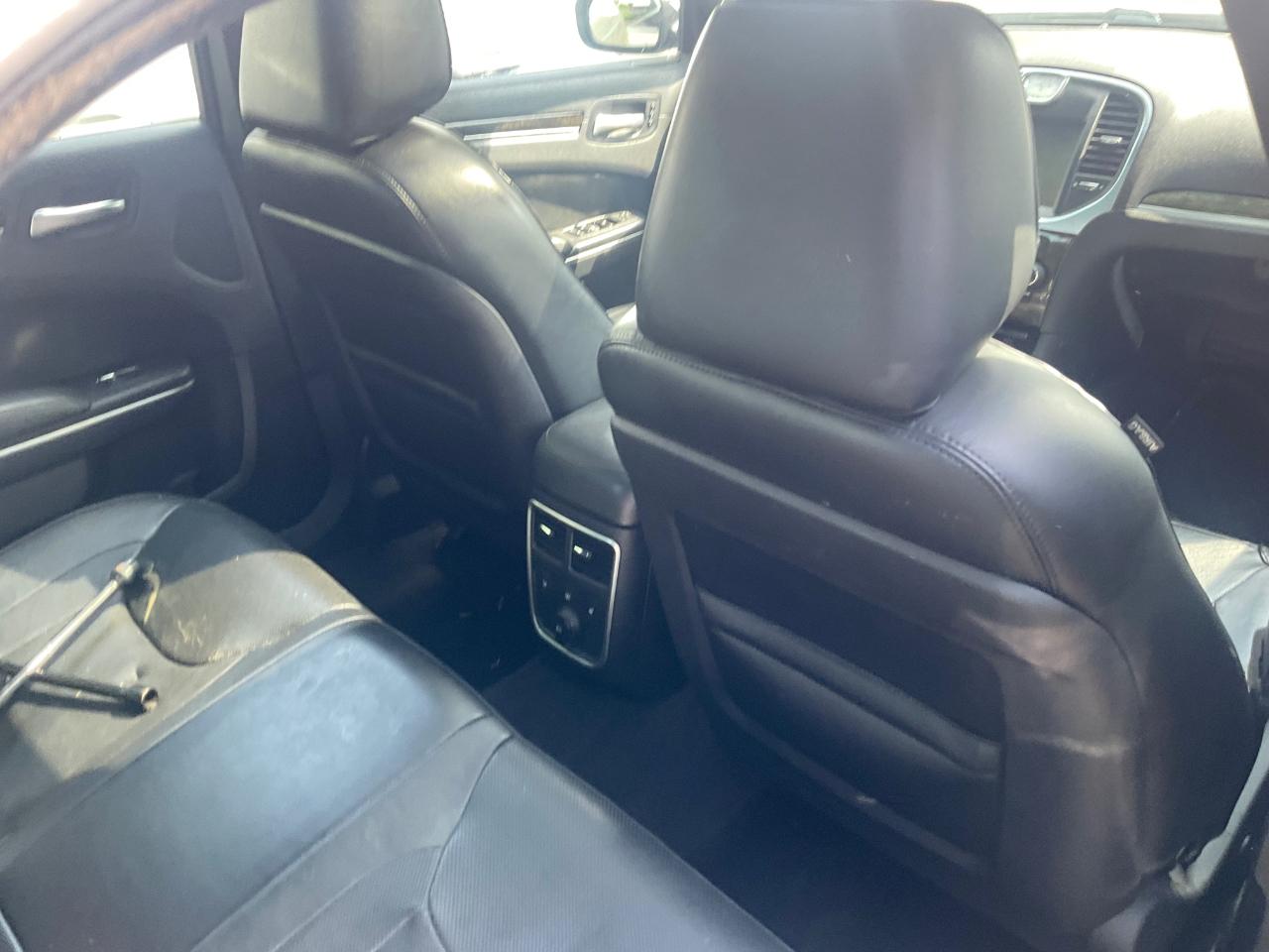 Chrysler 300 4dr Sdn 300C RWD 2014