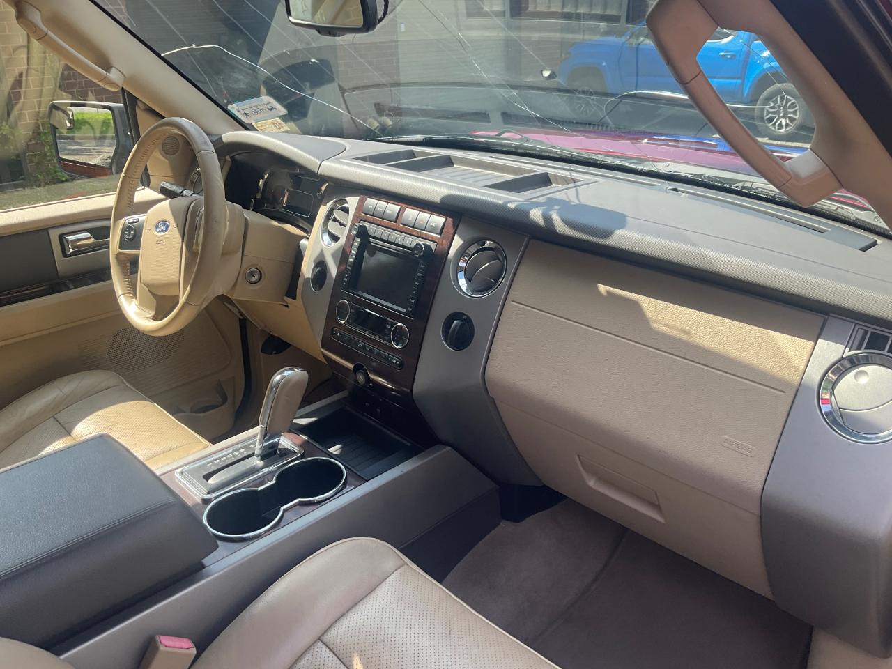 Ford Expedition 4WD 4dr King Ranch 2014