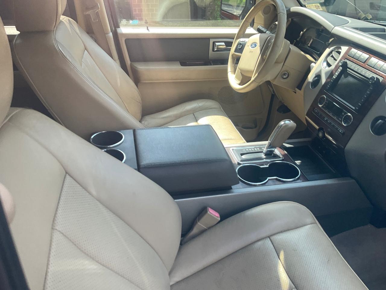 Ford Expedition 4WD 4dr King Ranch 2014