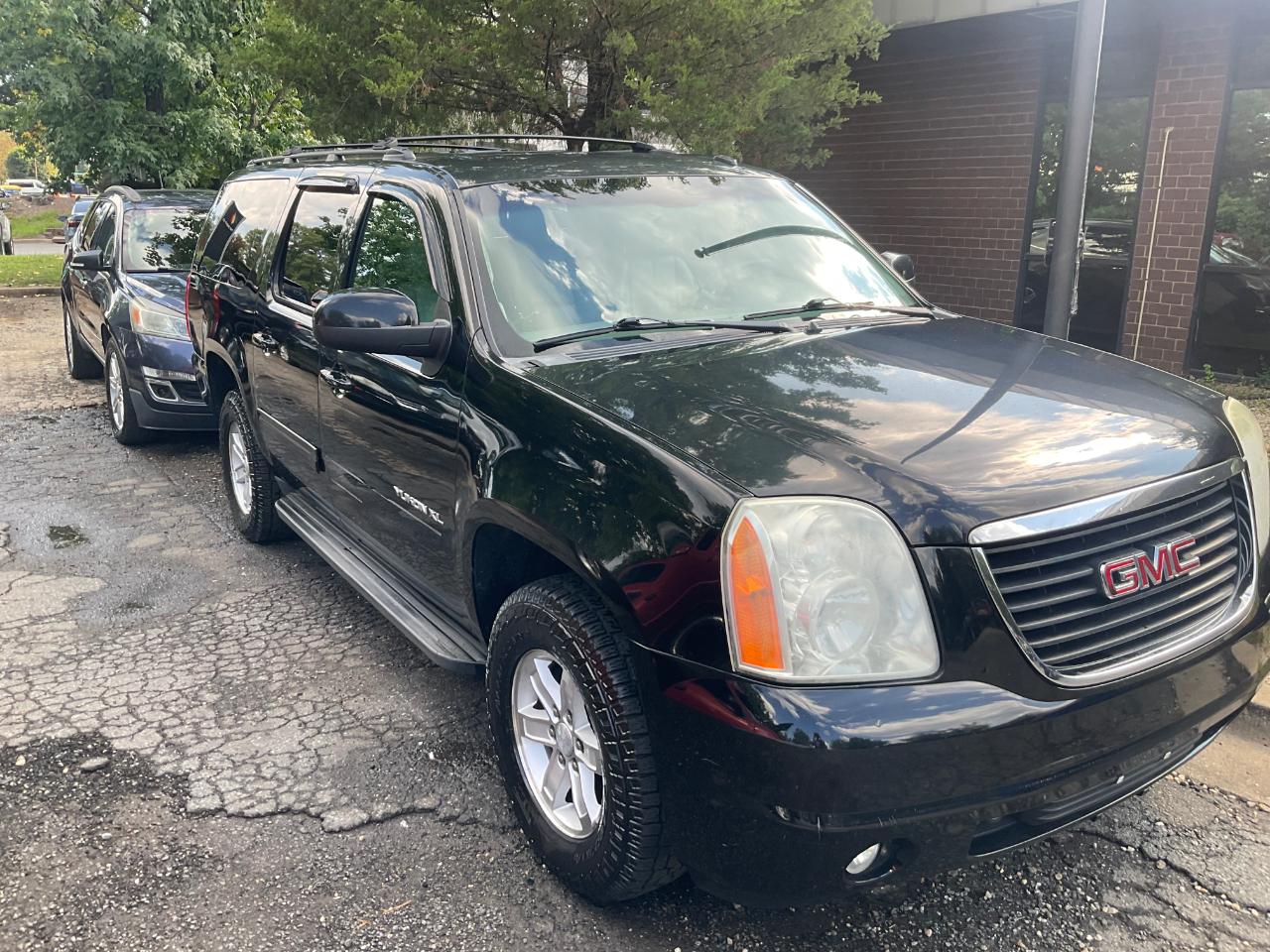 GMC Yukon XL 4WD 4dr 1500 SLT 2012