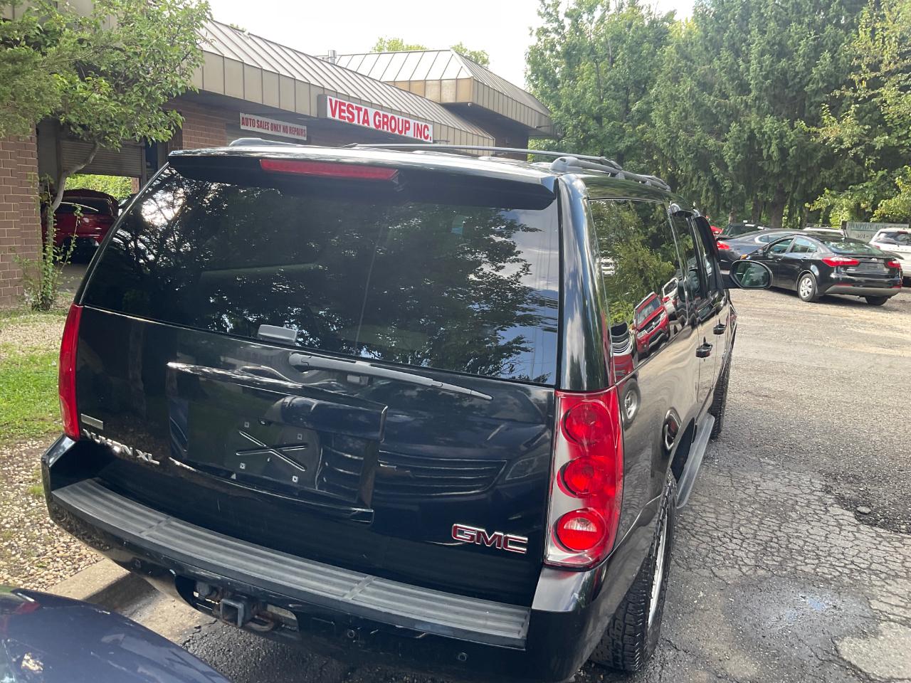 GMC Yukon XL 4WD 4dr 1500 SLT 2012