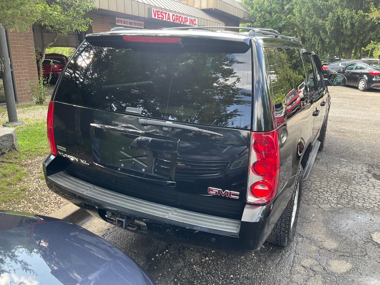 GMC Yukon XL 4WD 4dr 1500 SLT 2012