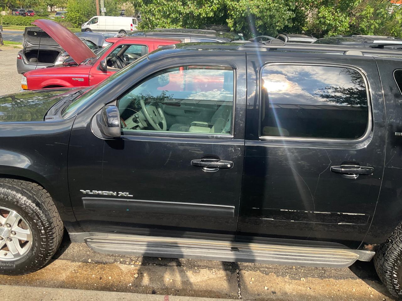 GMC Yukon XL 4WD 4dr 1500 SLT 2012
