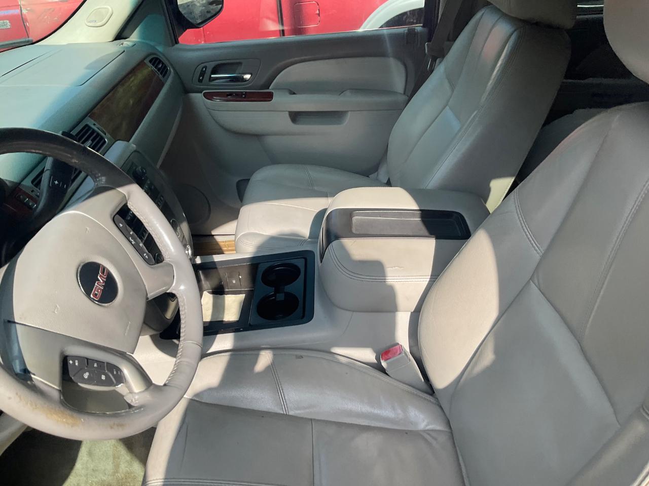 GMC Yukon XL 4WD 4dr 1500 SLT 2012