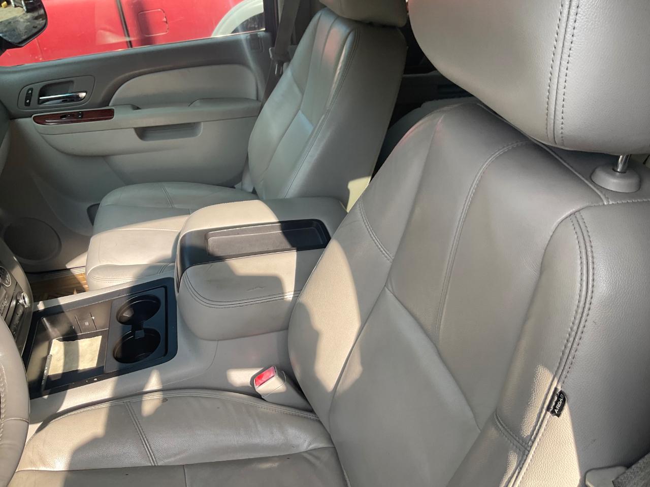 GMC Yukon XL 4WD 4dr 1500 SLT 2012