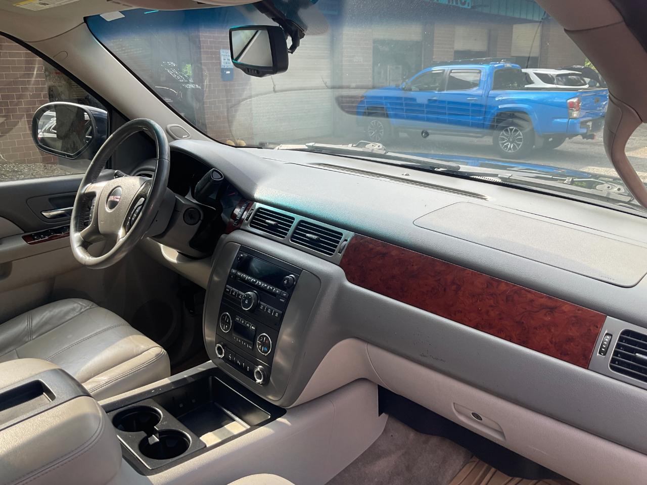 GMC Yukon XL 4WD 4dr 1500 SLT 2012