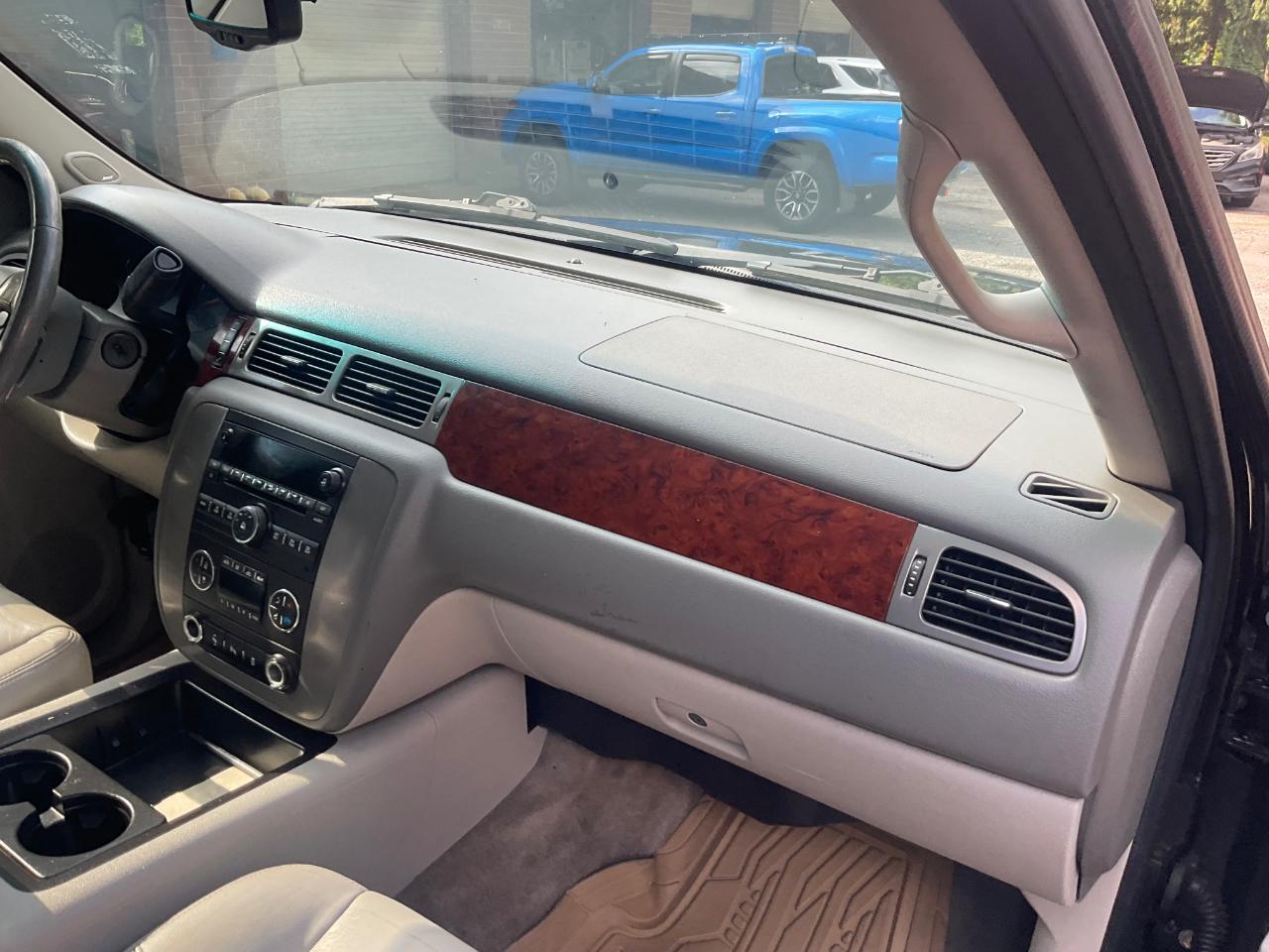 GMC Yukon XL 4WD 4dr 1500 SLT 2012