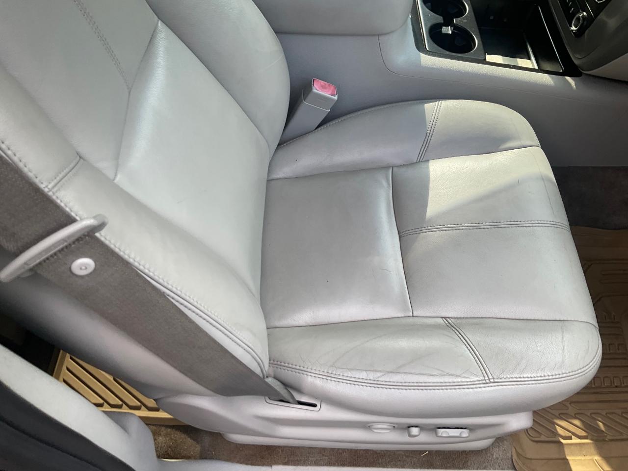 GMC Yukon XL 4WD 4dr 1500 SLT 2012