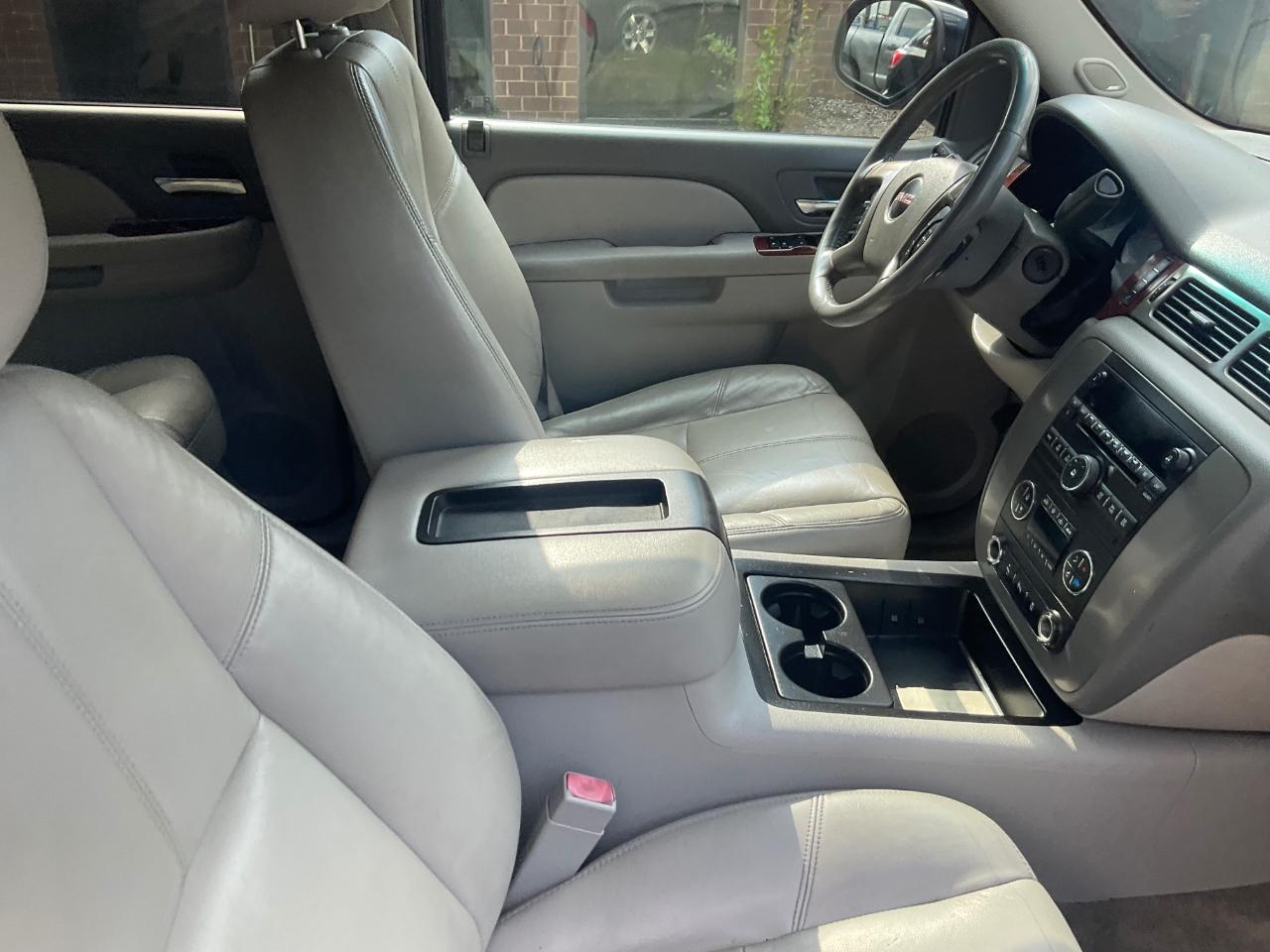 GMC Yukon XL 4WD 4dr 1500 SLT 2012