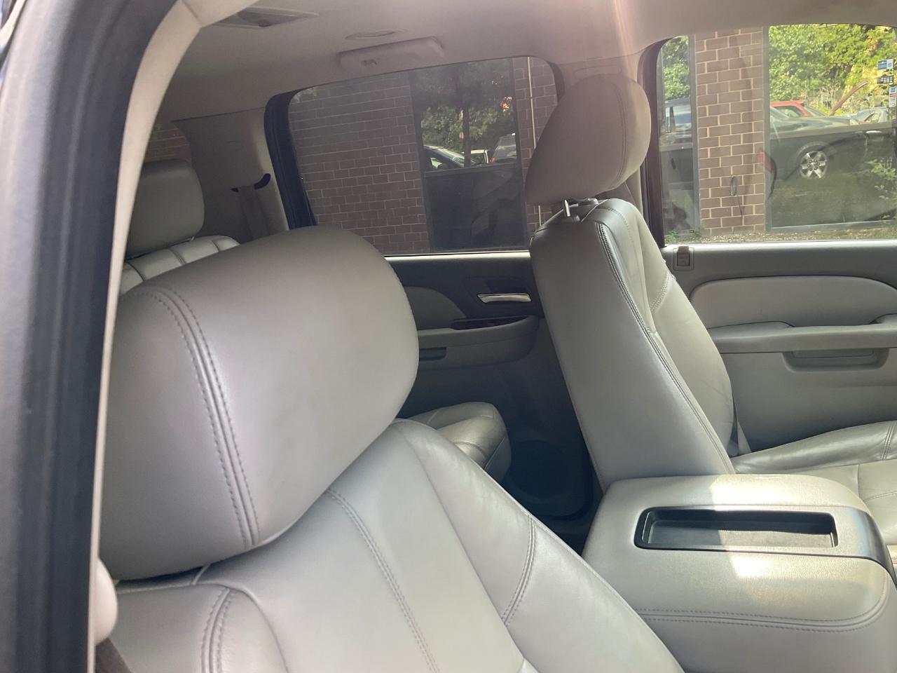 GMC Yukon XL 4WD 4dr 1500 SLT 2012
