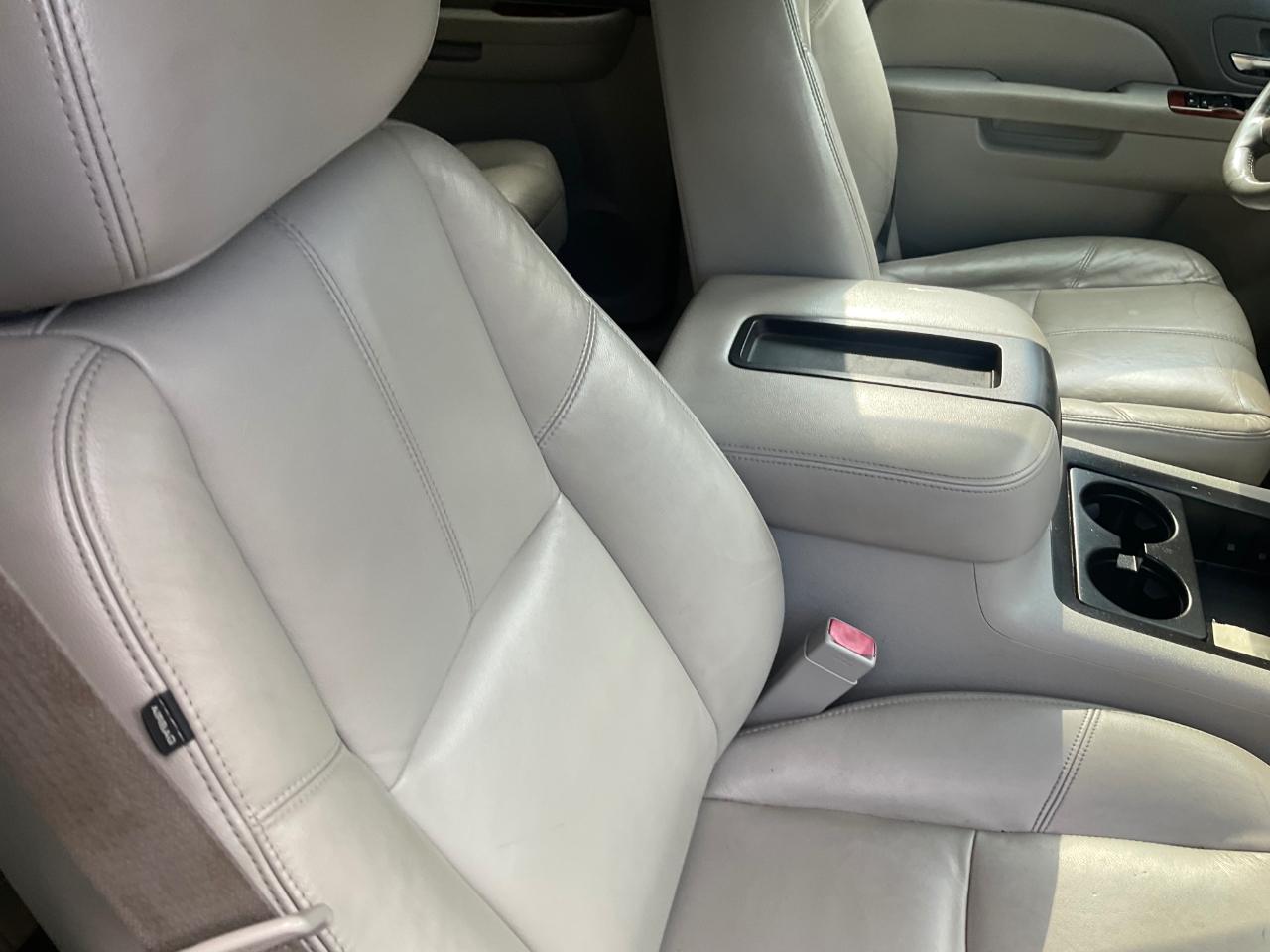 GMC Yukon XL 4WD 4dr 1500 SLT 2012