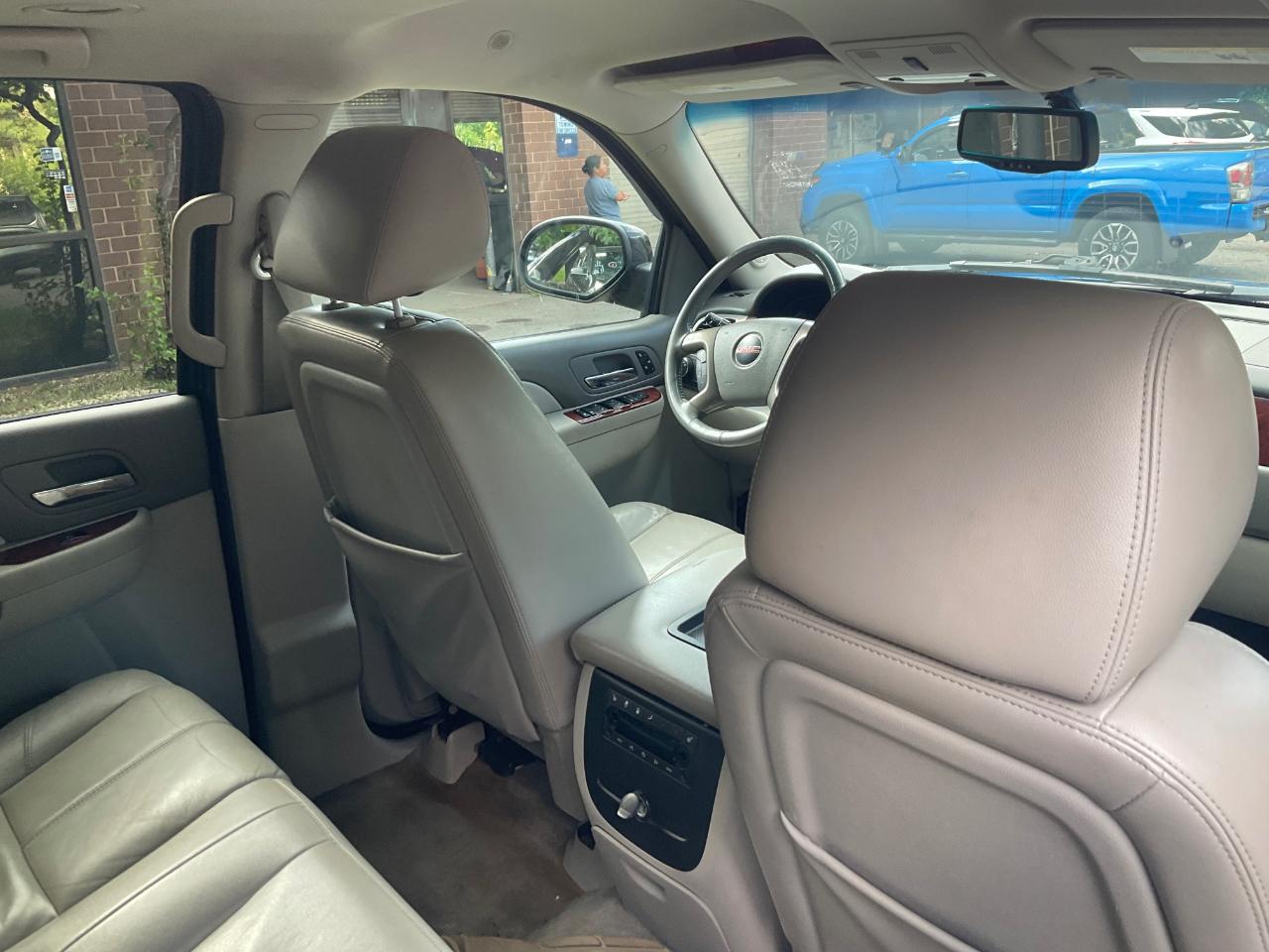 GMC Yukon XL 4WD 4dr 1500 SLT 2012