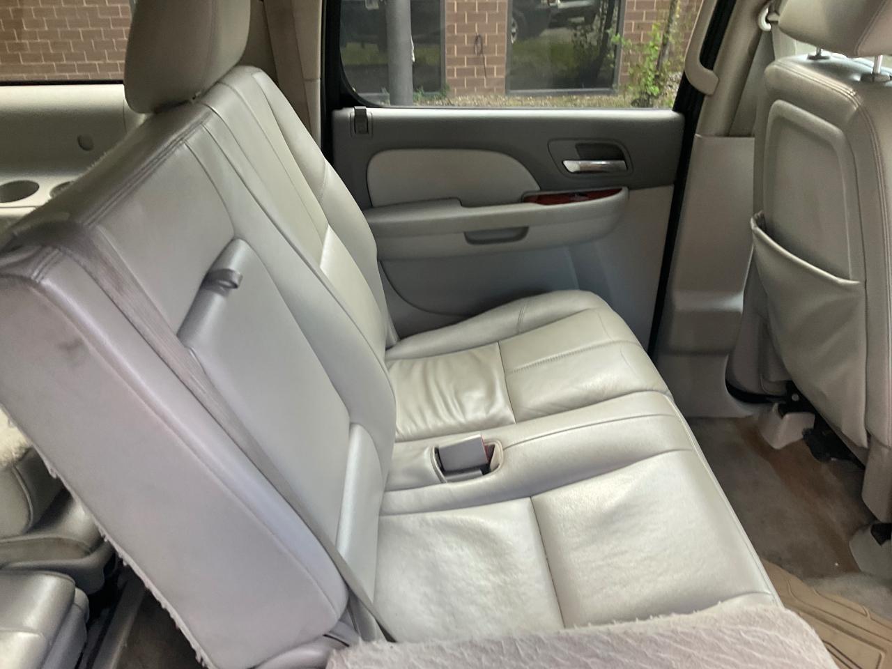 GMC Yukon XL 4WD 4dr 1500 SLT 2012