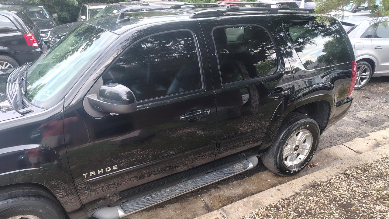 Chevrolet Tahoe 4WD 4dr 1500 LT 2011