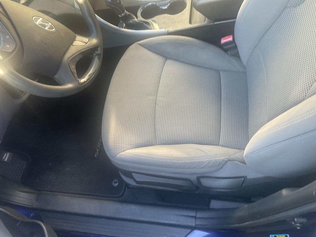 Hyundai Sonata 4dr Sdn 2.4L Auto GLS 2012