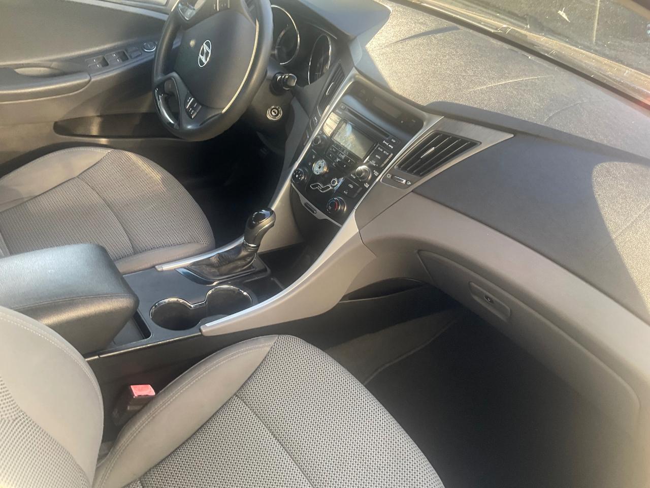 Hyundai Sonata 4dr Sdn 2.4L Auto GLS 2012