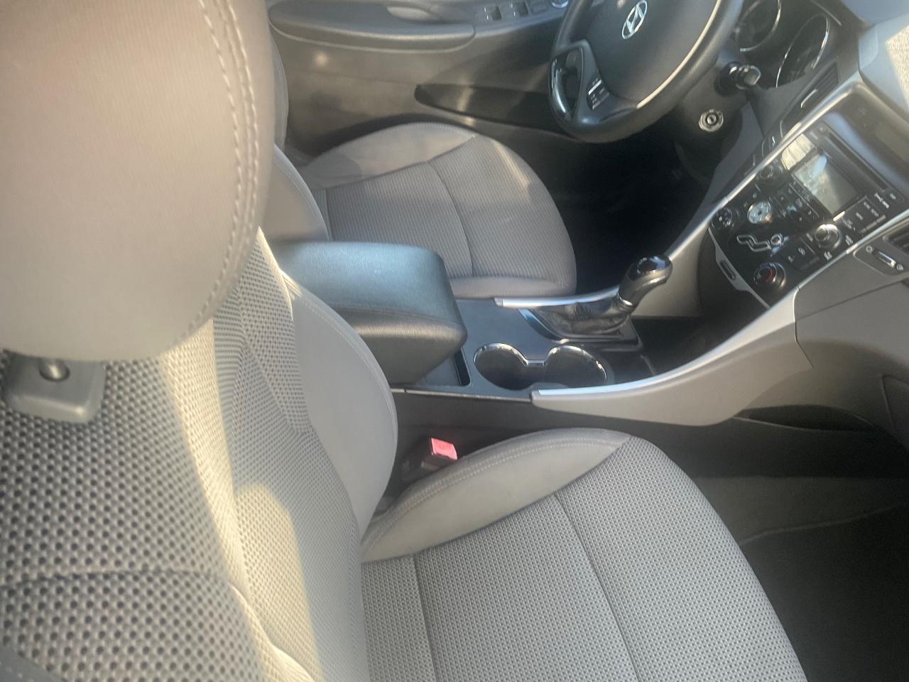 Hyundai Sonata 4dr Sdn 2.4L Auto GLS 2012
