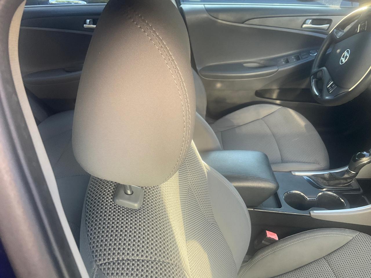 Hyundai Sonata 4dr Sdn 2.4L Auto GLS 2012