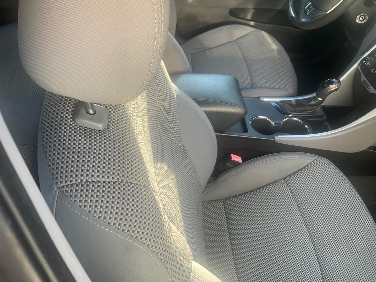 Hyundai Sonata 4dr Sdn 2.4L Auto GLS 2012