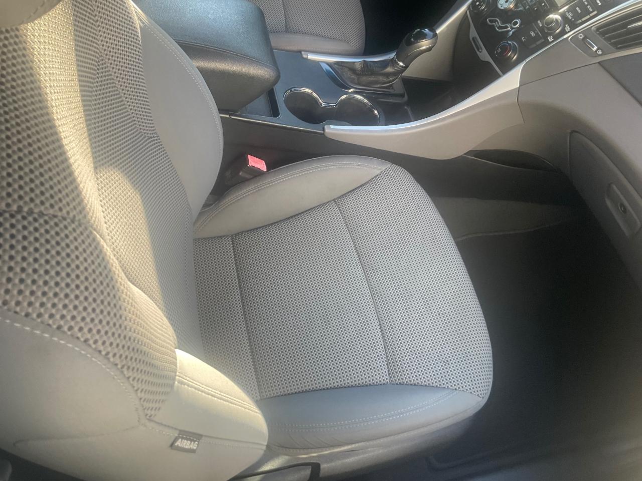 Hyundai Sonata 4dr Sdn 2.4L Auto GLS 2012