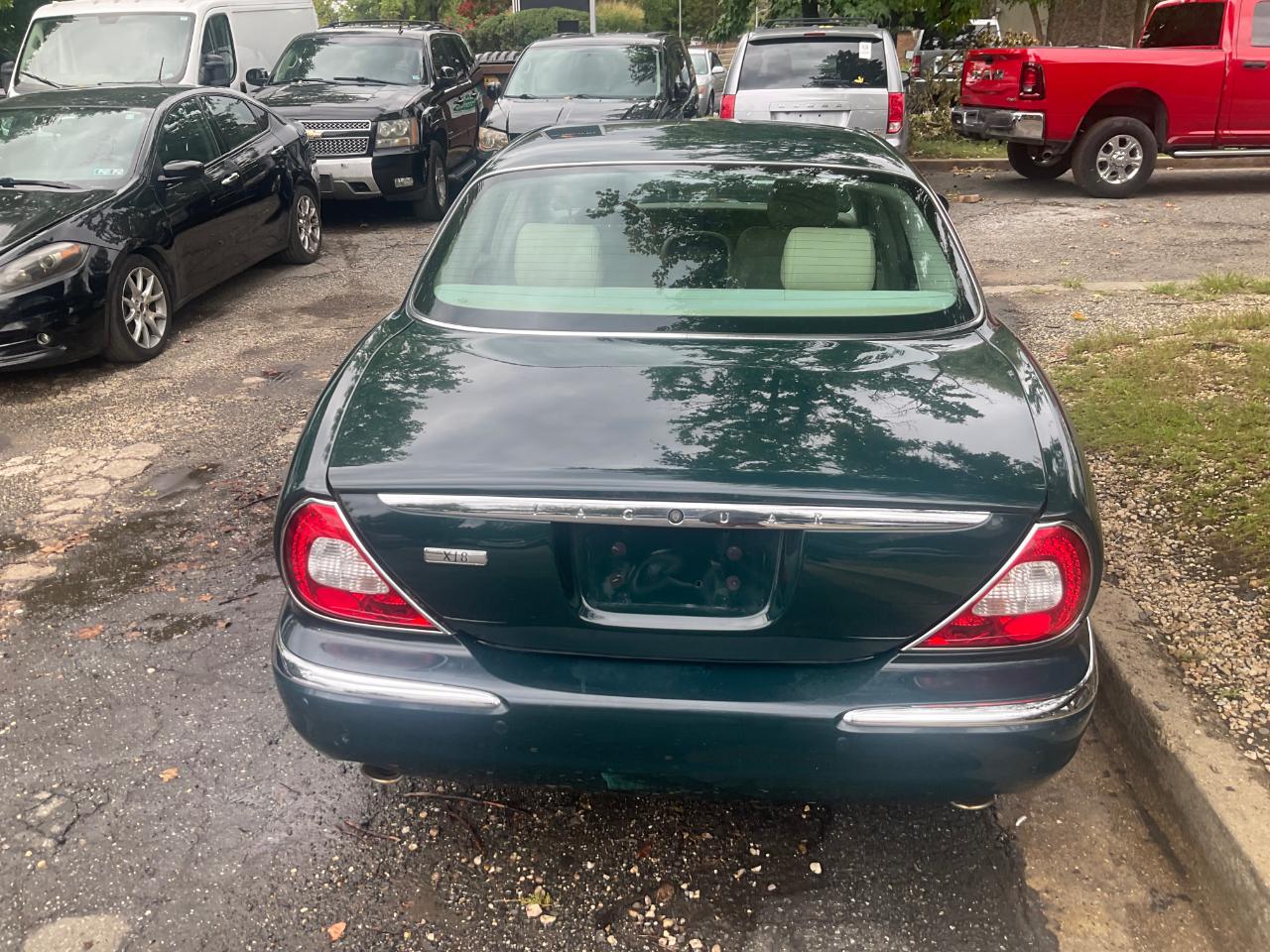 Jaguar XJ 4dr Sdn XJ8 2004