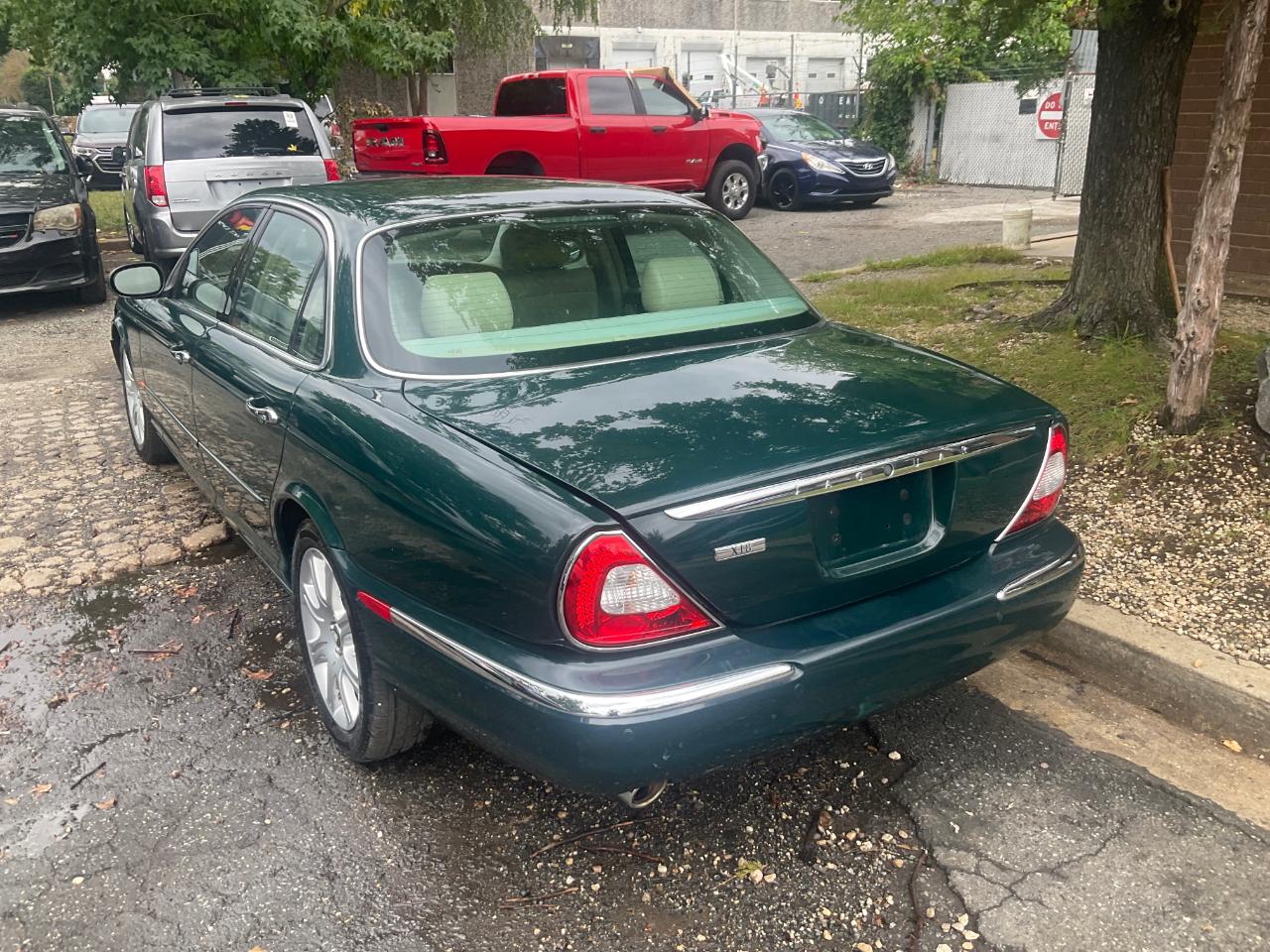 Jaguar XJ 4dr Sdn XJ8 2004