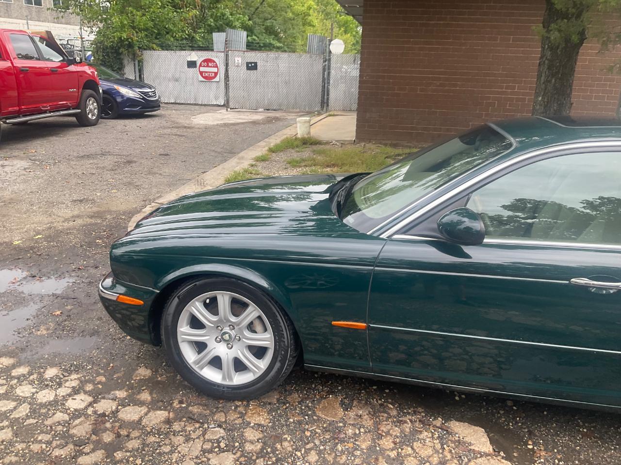 Jaguar XJ 4dr Sdn XJ8 2004