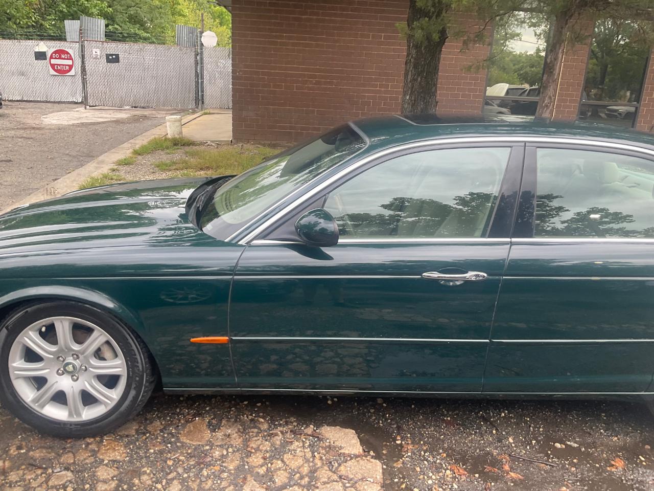 Jaguar XJ 4dr Sdn XJ8 2004