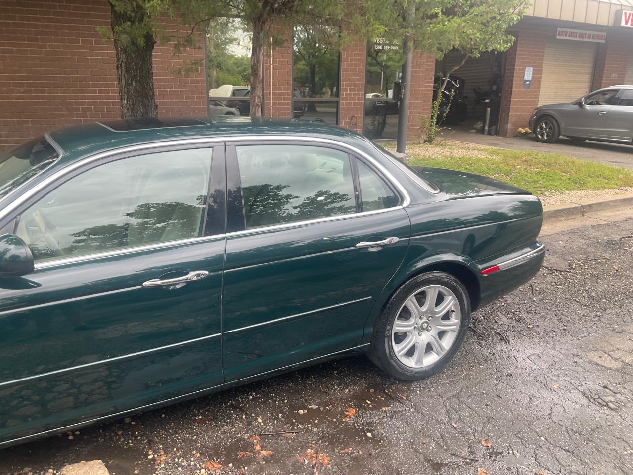 Jaguar XJ 4dr Sdn XJ8 2004