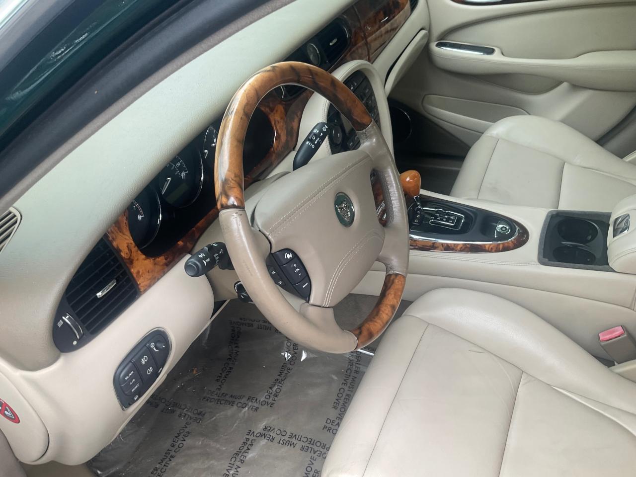 Jaguar XJ 4dr Sdn XJ8 2004