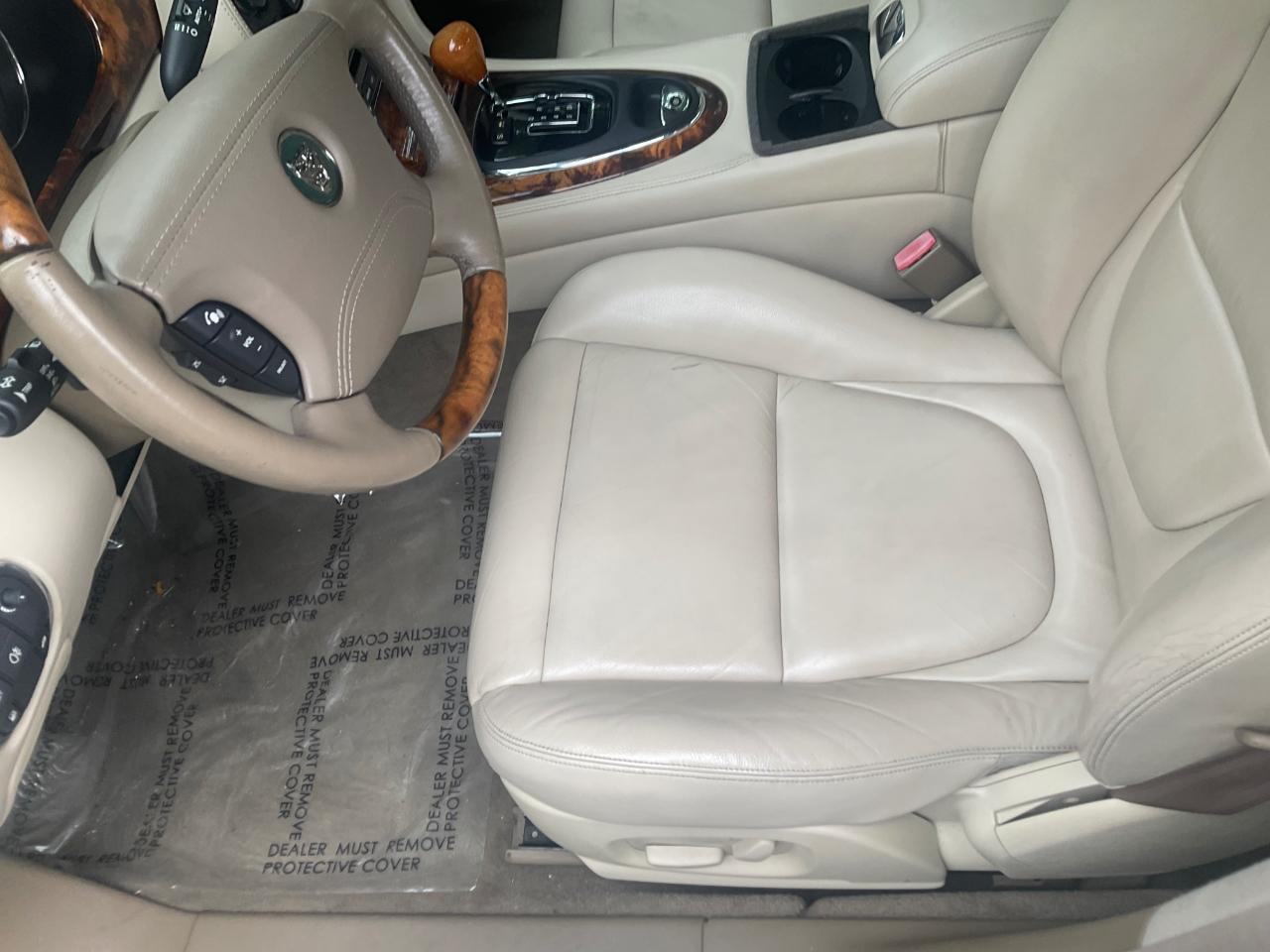 Jaguar XJ 4dr Sdn XJ8 2004