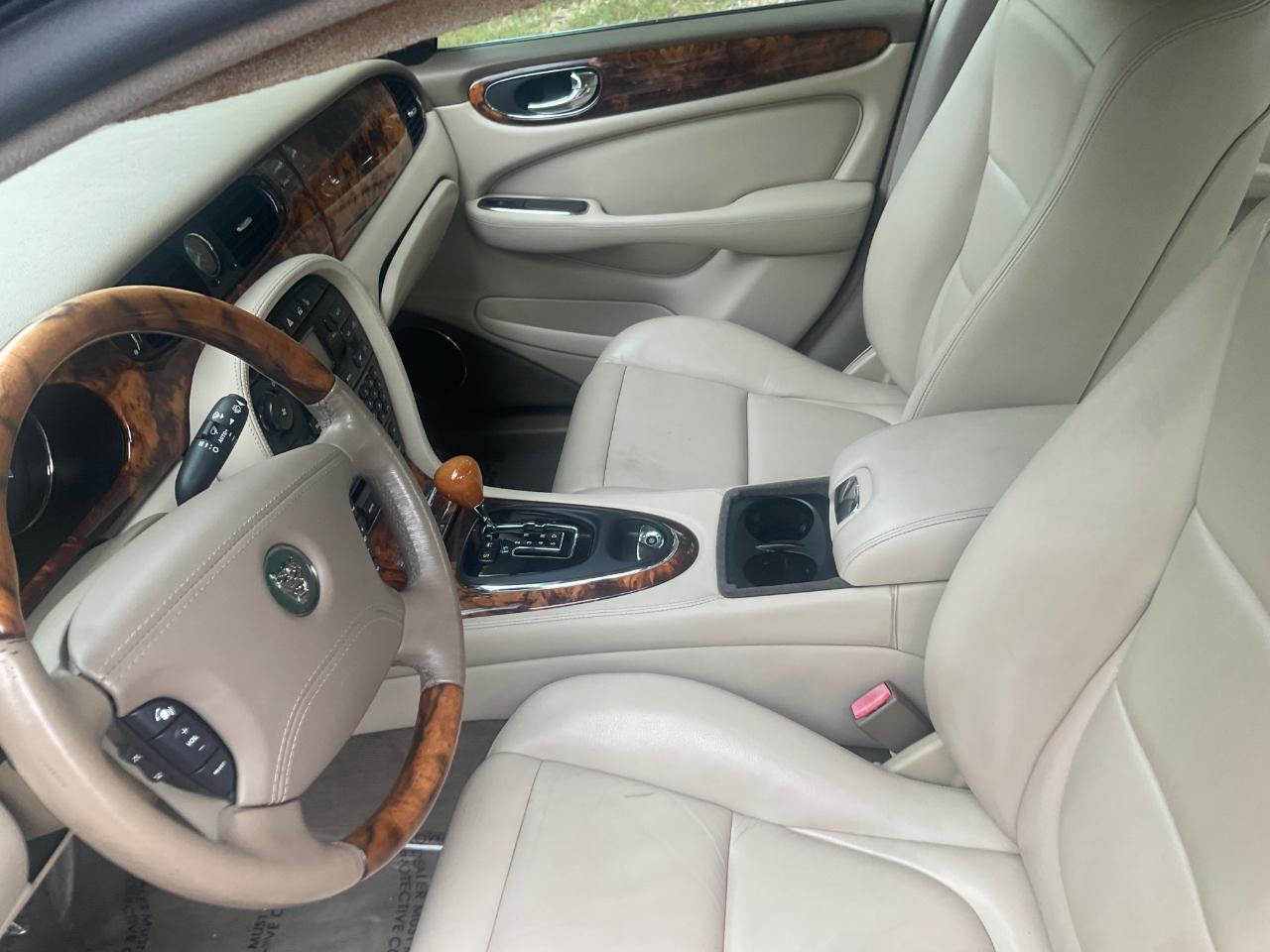 Jaguar XJ 4dr Sdn XJ8 2004