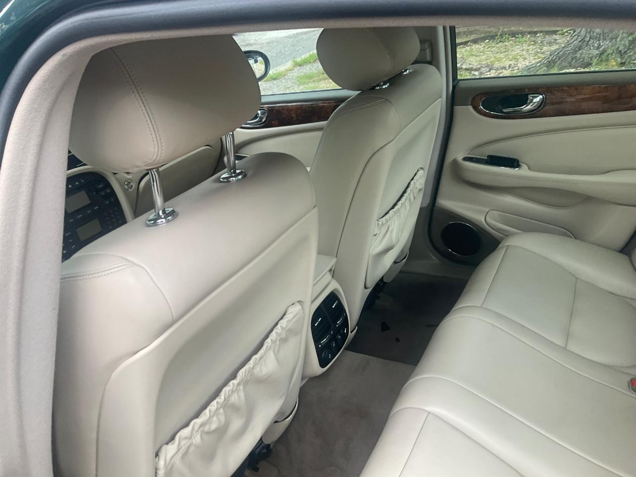 Jaguar XJ 4dr Sdn XJ8 2004