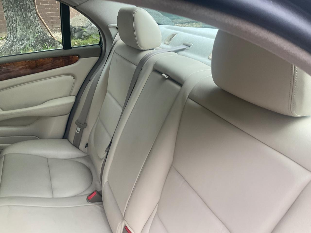 Jaguar XJ 4dr Sdn XJ8 2004