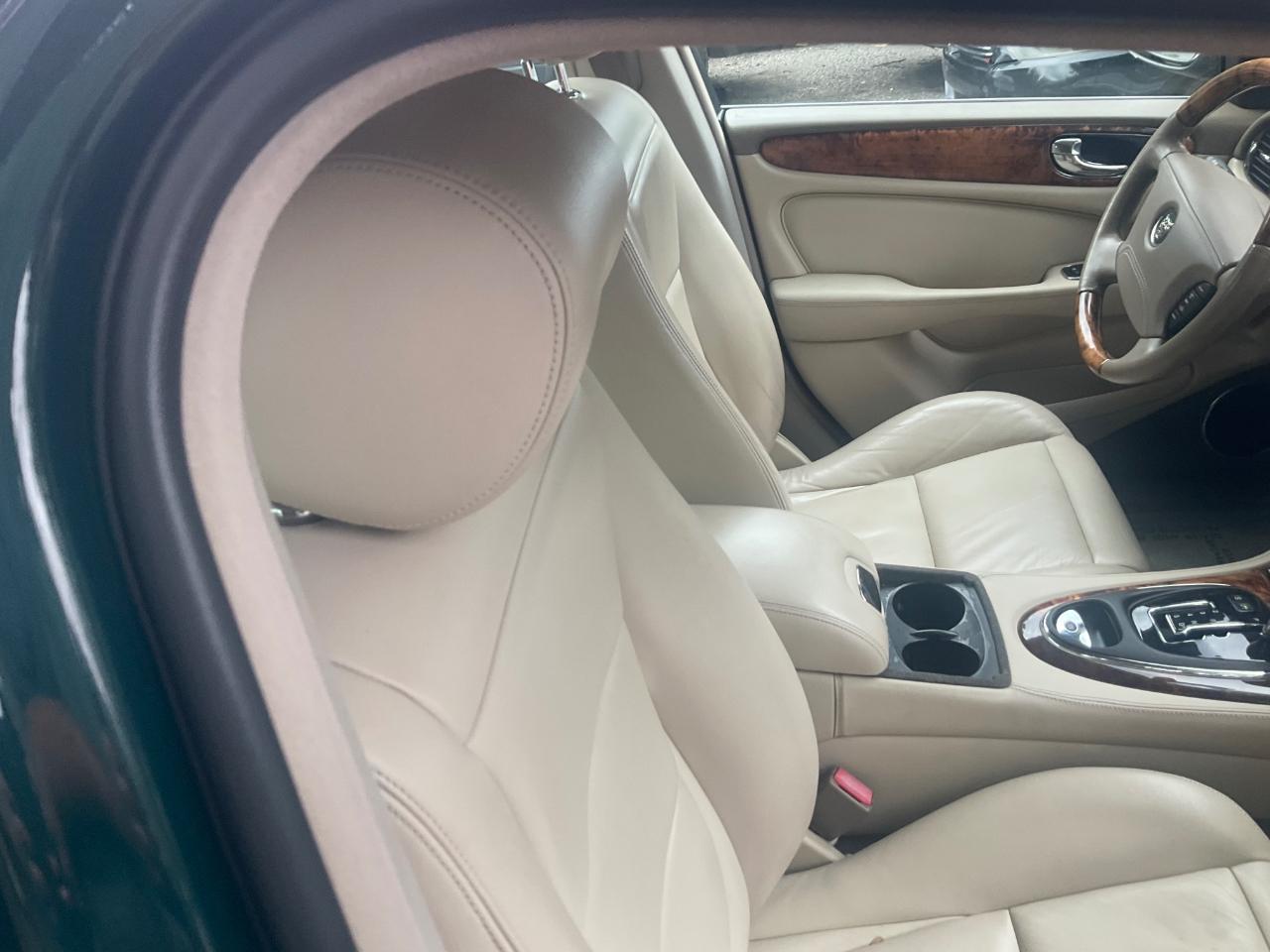 Jaguar XJ 4dr Sdn XJ8 2004