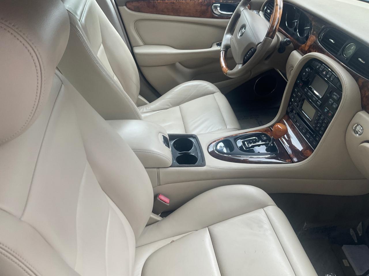 Jaguar XJ 4dr Sdn XJ8 2004