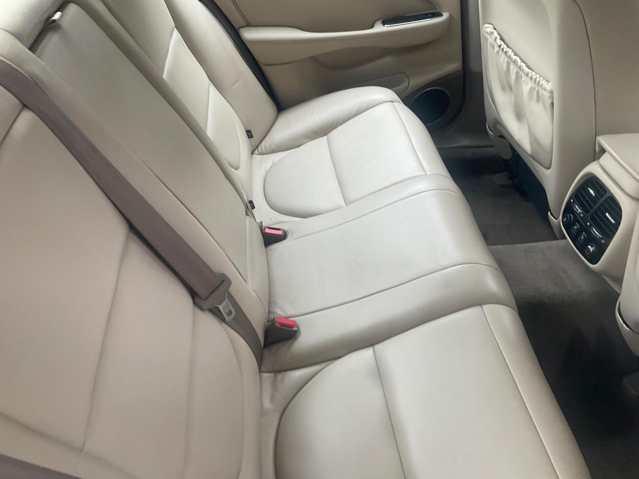Jaguar XJ 4dr Sdn XJ8 2004