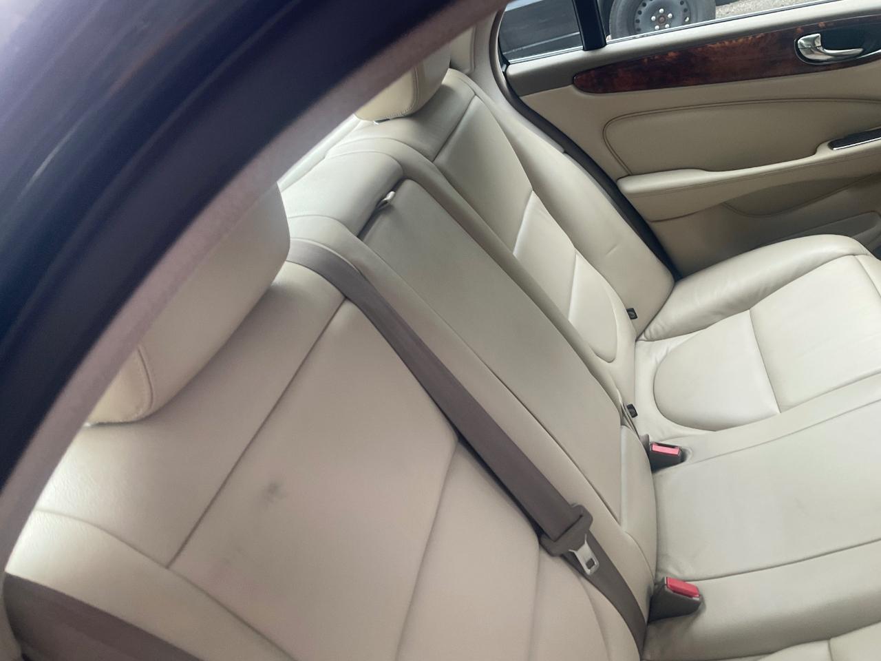 Jaguar XJ 4dr Sdn XJ8 2004